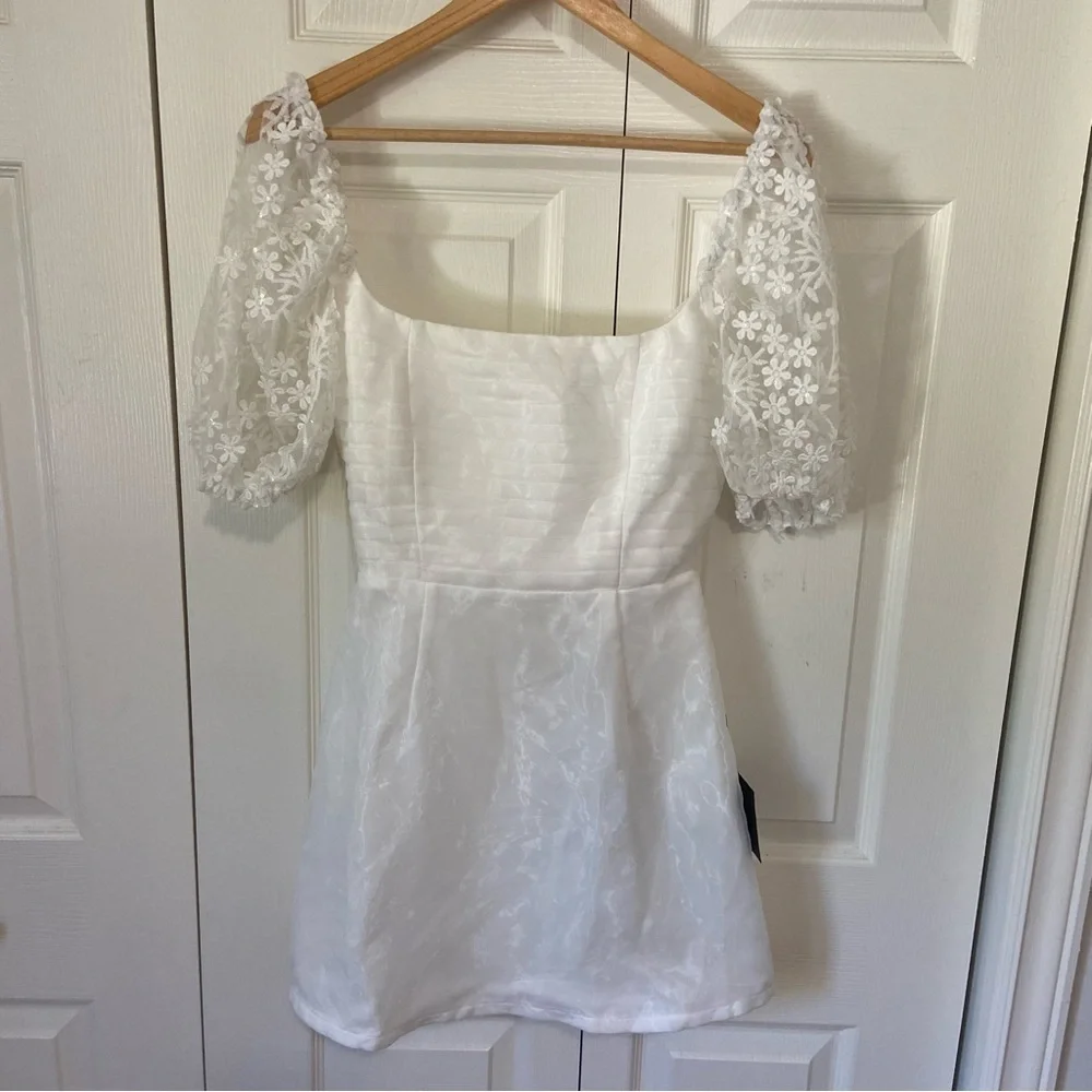 Lulu’s NWT Charming Potential White Backless Puff Sleeve Floral Bow Mini Dress S - Picture 3 of 10